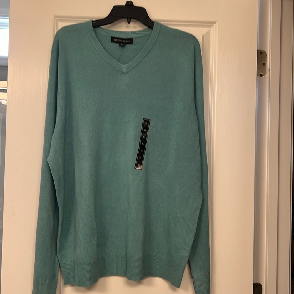 Tricots St Raphael men’s sweater NWT, reposting due too size being to small